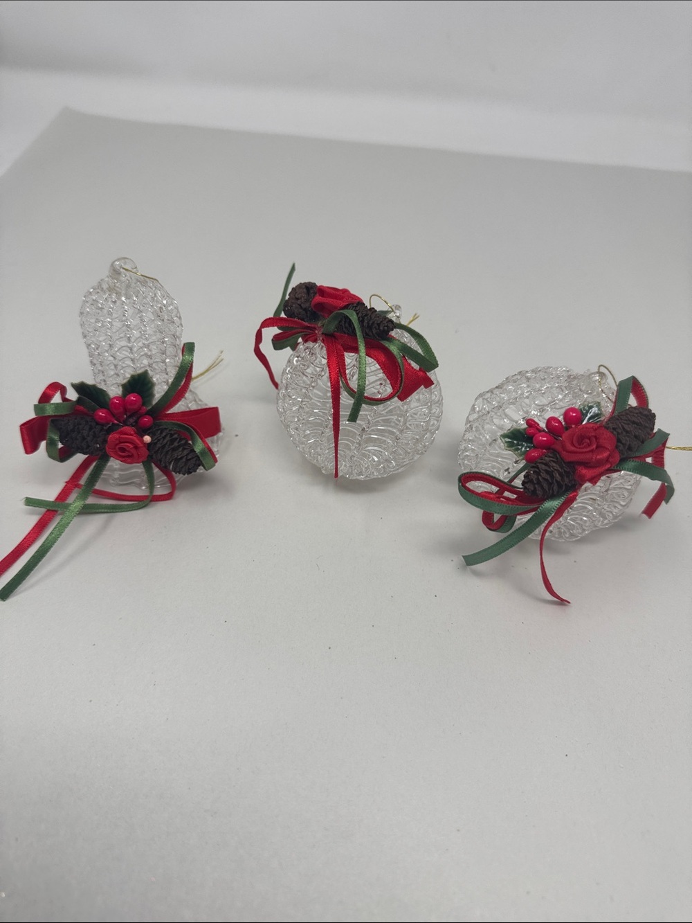 CLEAN SPUN GLASS CHRISTMAS TREE ORNAMENTS LOT OF 3 RIBBONS FLAW